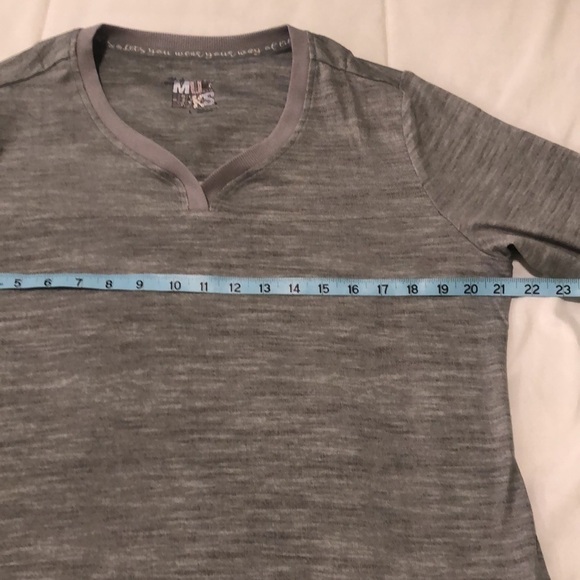 NWT The Original Muk Luks long sleeve heathered grey shirt w vneck relaxed fit - Picture 4 of 8